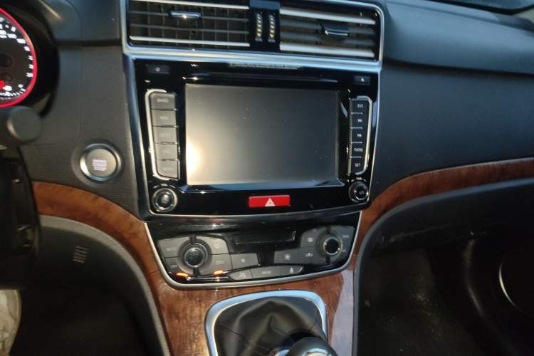 Used Haval H6 2015 Revised Version Sport Edition 1.5T Manual Transmission Two-Wheel Drive Elite Grade