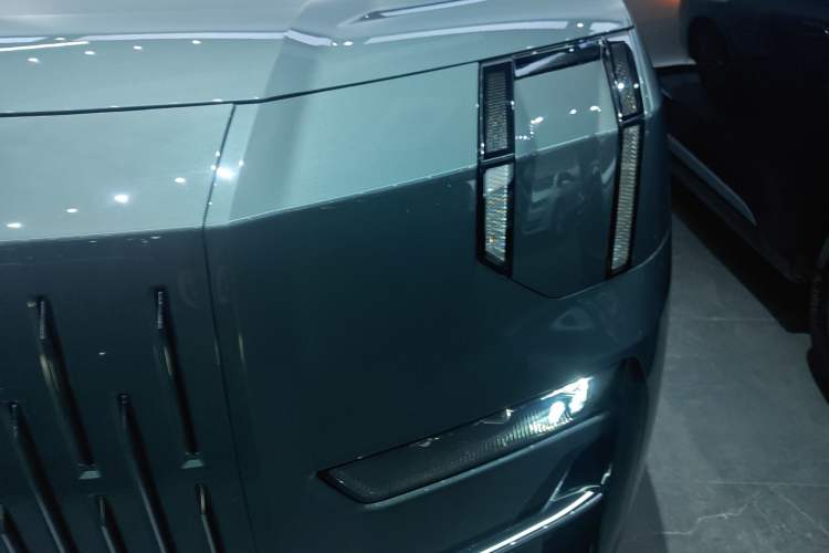 Used Zeekr 009 2024 Six-Seat Executive Version 4WD 108 kWh
