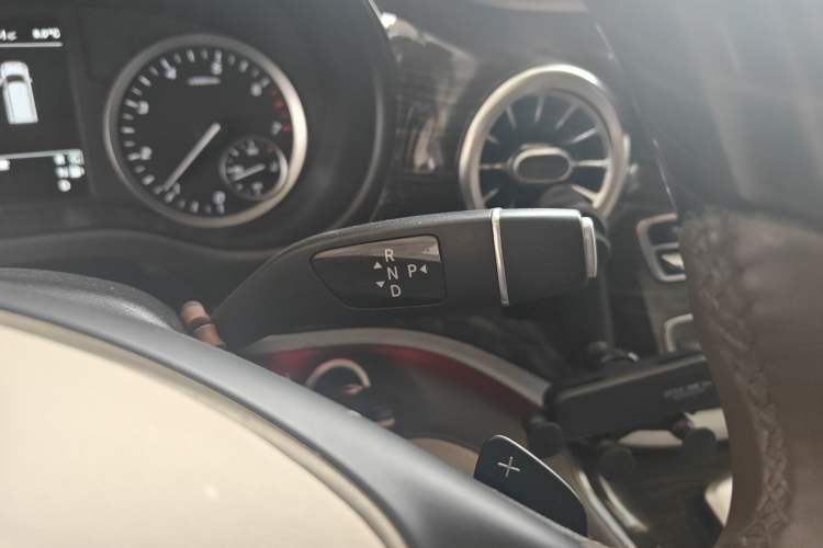 Used Mercedes-Benz Vito 2021 2.0T Business Version 7 Seats Gear Lever