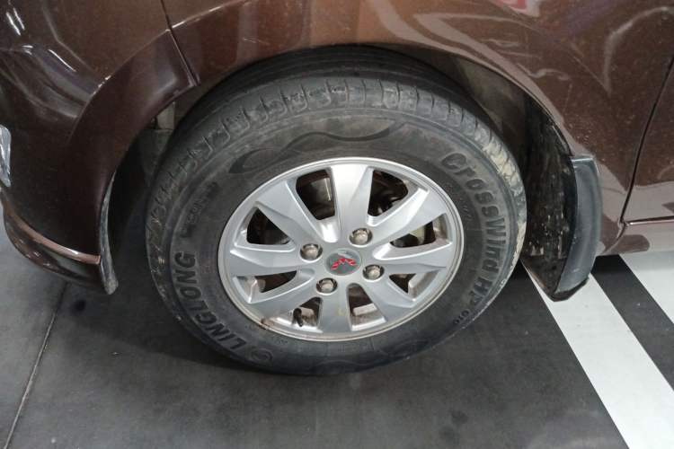 Used Wuling Hongguang 2014 1.5L S Standard Version Left Front Wheel Hub