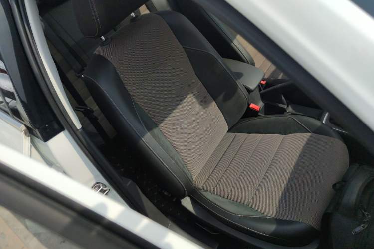 Used Volkswagen C-TREK 2017 230TSI DSG Comfort Version
