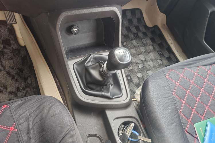 Used Wuling Hongguang V 2022 1.5L Enjoy Edition Electric-Powered LAR Gear Lever
