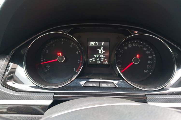 Used Volkswagen C-TREK 2018 1.5L Automatic Comfort Model Instrument Cluster
