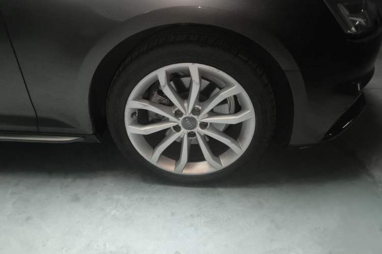 Used Audi A4L 2018 30th Anniversary Edition 40 TFSI Fashion Model
