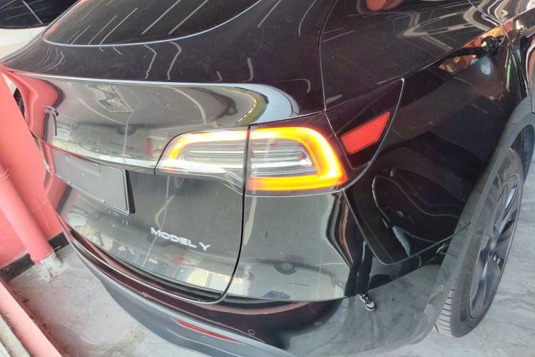 Used Tesla Model Y 2023 Long-Range All-Wheel-Drive Version