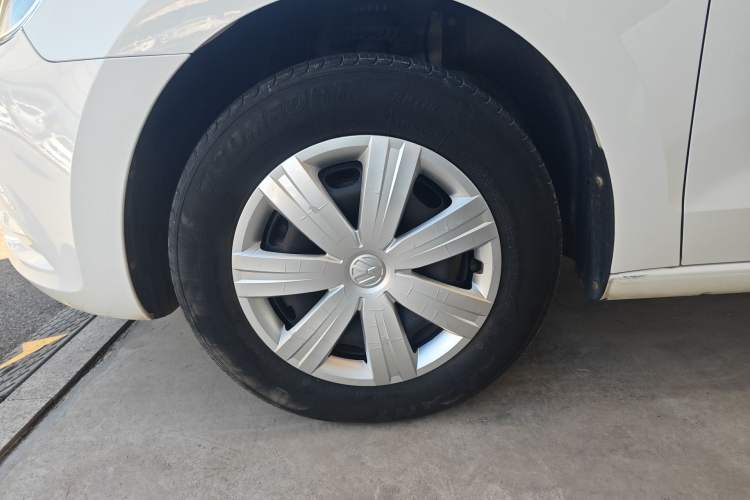 Used Volkswagen Jetta 2015 1.6L Manual Fashion Edition