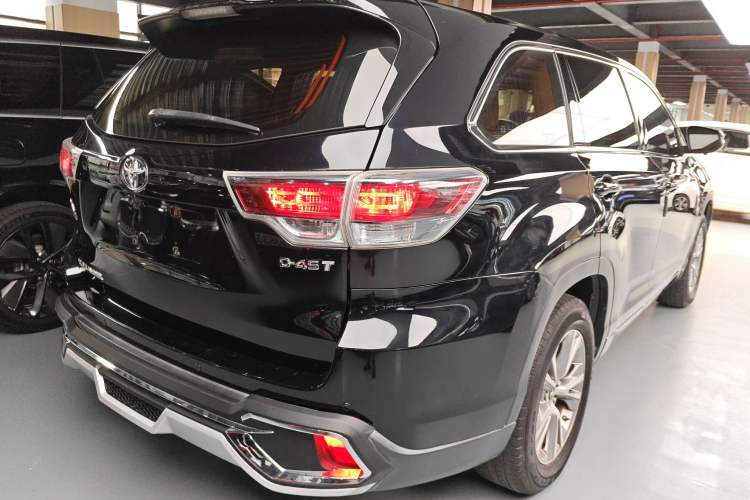 Used Toyota Highlander 2017 2.0T Two-Wheel Drive Elite Version 7 Seats Rear Right 45 Deg