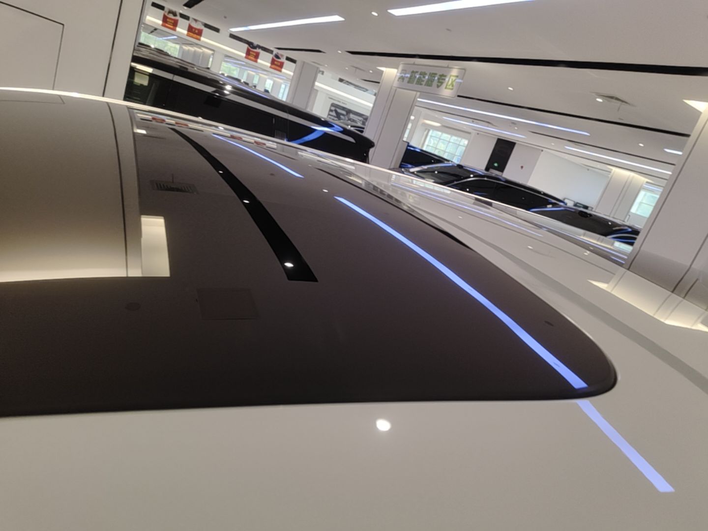 Zeekr 009 2024 Six-Seat Executive Version 4WD 108 kWh — снимка 7