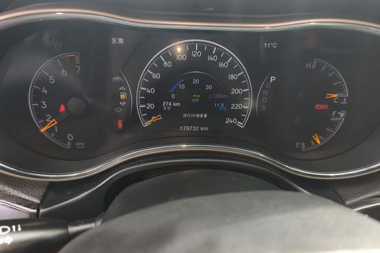 Used Jeep Grand Cherokee 2014 3.0L Comfort Navigation Edition Odometer Close Up