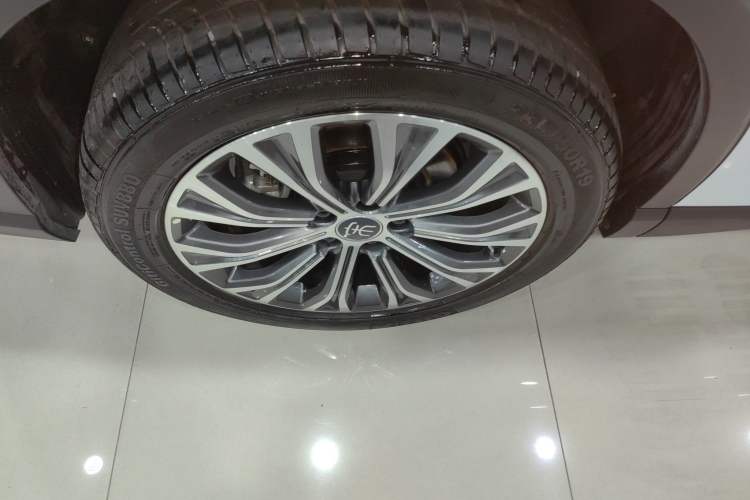 Used BYD Song Pro New Energy 2022 DM-i 110km Flagship Model Right Rear Wheel Hub