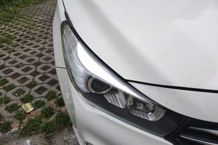 Used GAC Trumpchi GA3S Vision 2014 1.6L Automatic Elite ESP Version Right Front Headlight