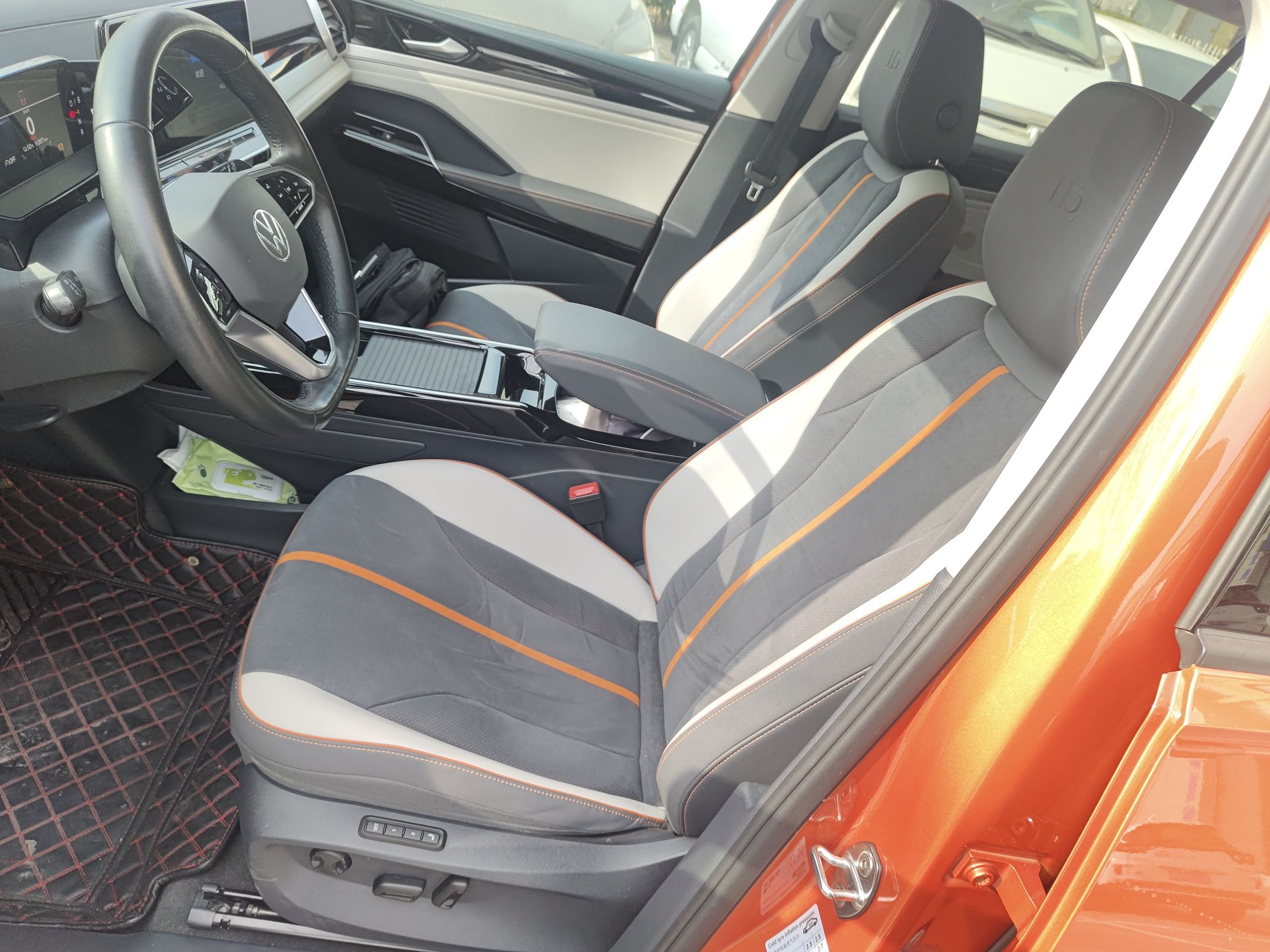 Переднее сиденье в автомобиле