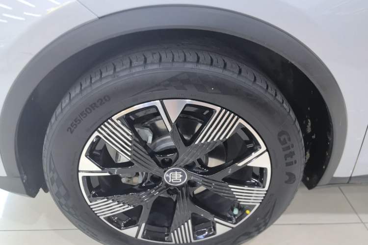 Used BYD Tang New Energy 2024 DM-i Glory Edition 112KM Flagship Model Left Front Wheel Hub