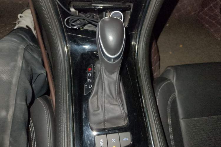 Used Cadillac ATS-L 2017 28T Fashion Edition Gear Lever
