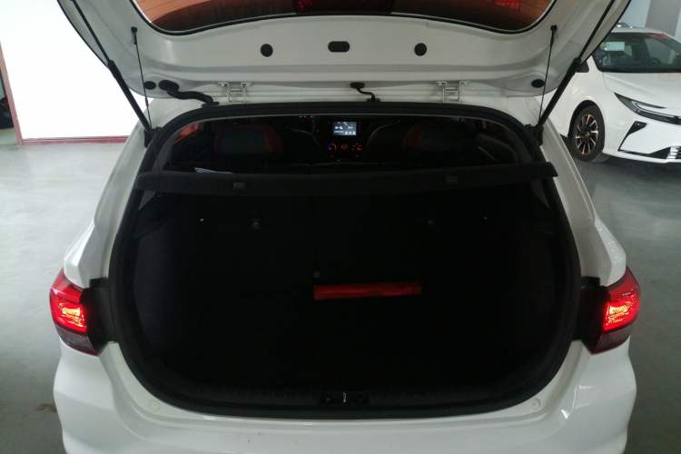 Used Kia KX Cross 2017 1.4L AT GLS
