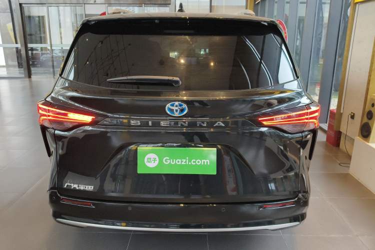 Used Toyota SIENNA 2023 2.5L Hybrid Deluxe Edition
