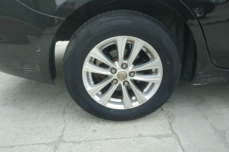 Used Buick GT 2015 15N Automatic Entry-Level Trim Right Rear Wheel Hub