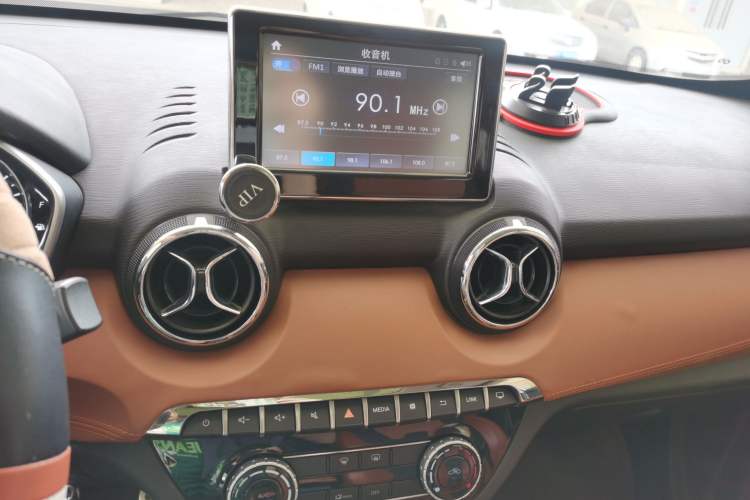 Used BAIC Senova X35 2016 1.5L Automatic Luxury Edition Audio And AC Panel