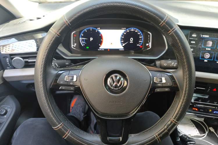 Used Volkswagen Passat 2020 330TSI Luxury Edition China VI
