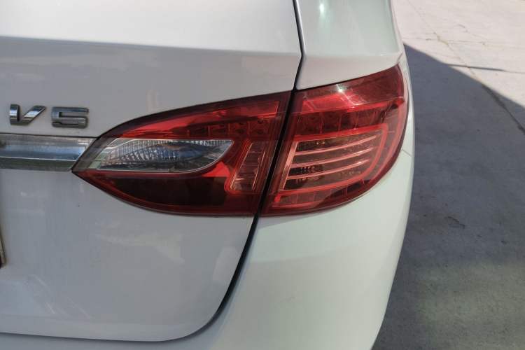 Used Brilliance V5 2012 1.6L Manual Luxury Model Right Rear Taillight