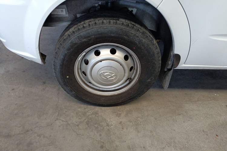 Used SAIC MAXUS Xintu V80 2023 2.0T Manual Classic Aoyuntong Power Version Short Wheelbase Mid-Height 5/6-Seater