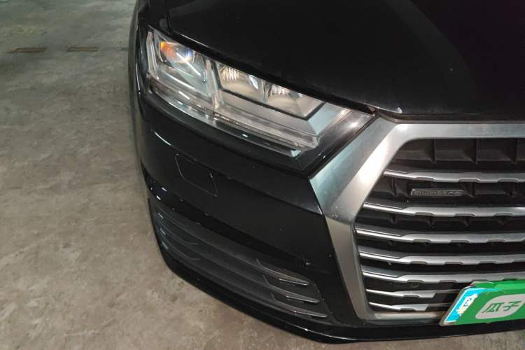 Used Audi Q7  Right Front Headlight