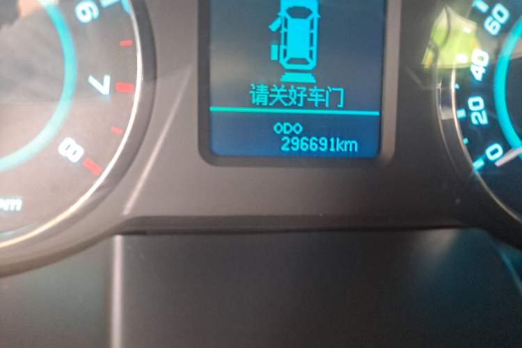 Used JAC Group Refine M5 2016 2.0T Gasoline Manual Business Edition Odometer Close Up