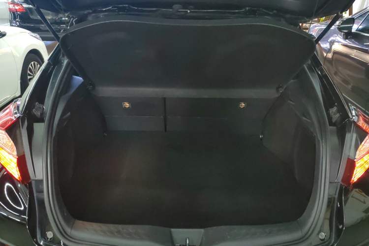 Used Toyota C-HR 2018 2.0L Leading Edition China VI