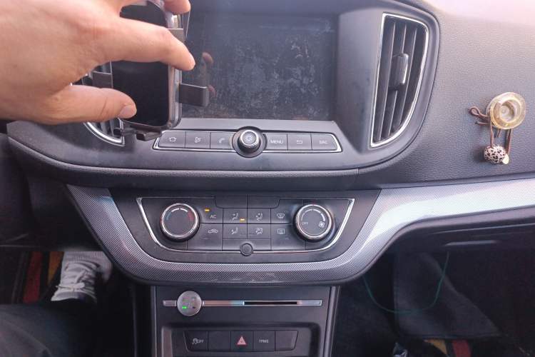 Used Roewe 360 2018 PLUS 1.5L Automatic Luxury Edition Audio And AC Panel