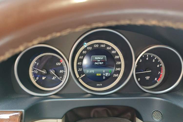 Used Mercedes-Benz E-Class 2015 Facelift E 200 L