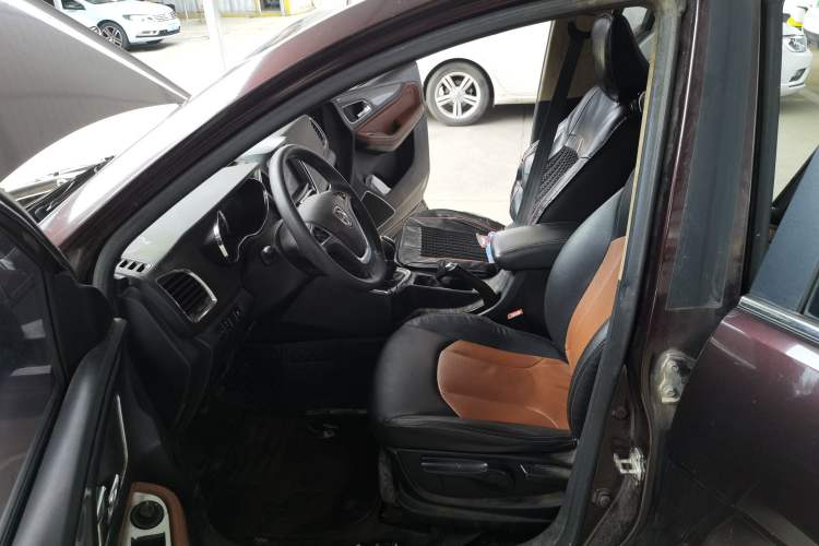 Used Baojun 560 2015 1.8L Manual Elite Edition
