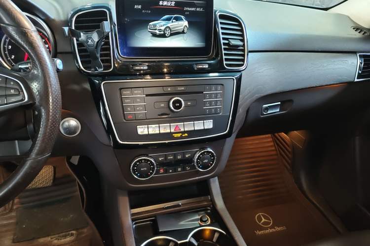 Used Mercedes-Benz GLE 2016 GLE 320 4MATIC Dynamic Edition Audio And AC Panel