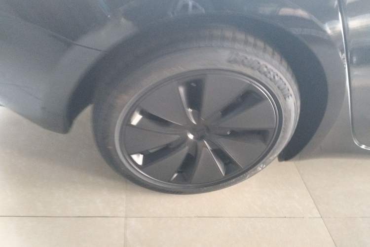 Used Tesla Model 3 2025 Model Revised Rear-Wheel-Drive Version Exterior 5