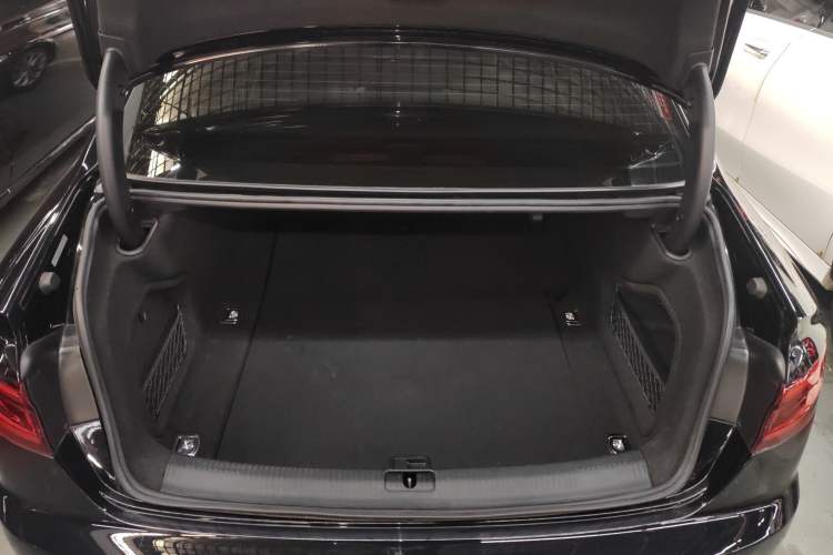 Used Audi A4L 2019 40 TFSI Fashion Edition China VI Emission Standard Trunk