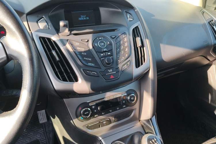 Used Ford Focus 2012 Sedan 1.6L Manual Fashion Edition Audio And AC Panel