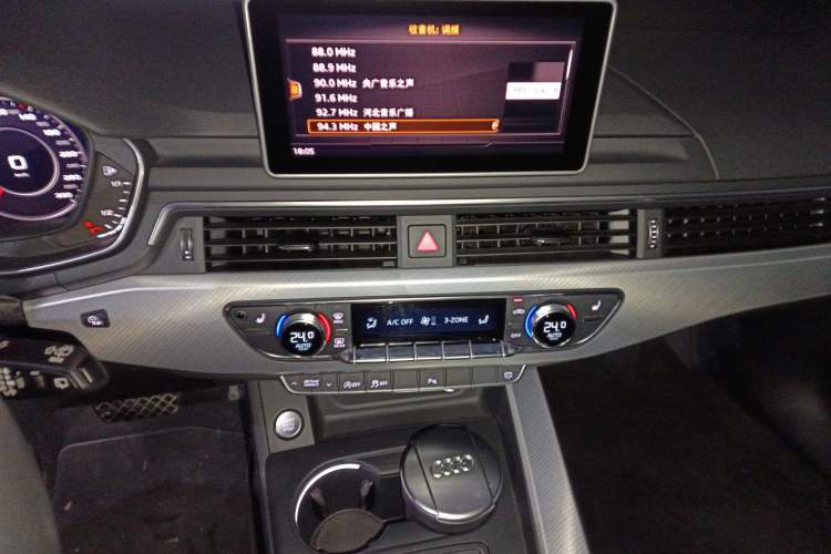 Used Audi A4 (Import) 2020 Avant Avant-garde 40 TFSI Fashionable and Dynamic Model
