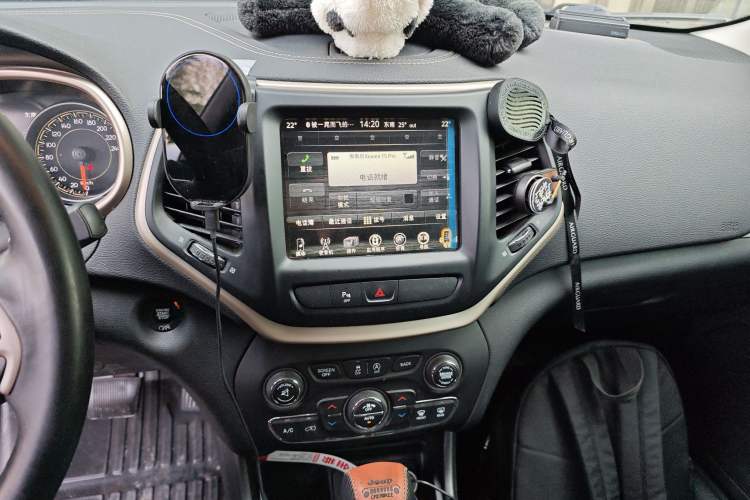 Used Jeep Cherokee 2019 2.0L Two-Wheel Drive Standard Edition China V