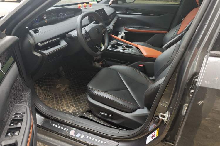 Used CHANGAN UNI-V iDD 2023 ZhiDian iDD 1.5T 113km Smart & Fun Version