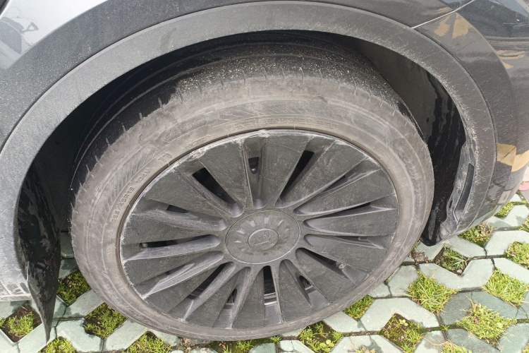 Used Tesla Model Y 2024 Rear-Wheel-Drive Version Right Front Wheel Hub