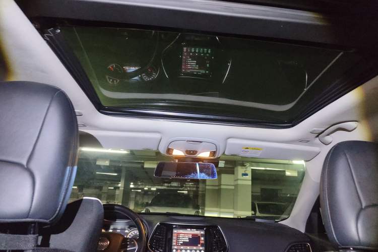 Used Jeep Cherokee 2019 2.0T Two-Wheel Drive Smart Enjoyment Version China VI