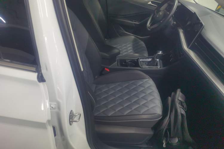 Used Volkswagen Sagitar 2023 300TSI DSG Excellence Edition Right Front Seat