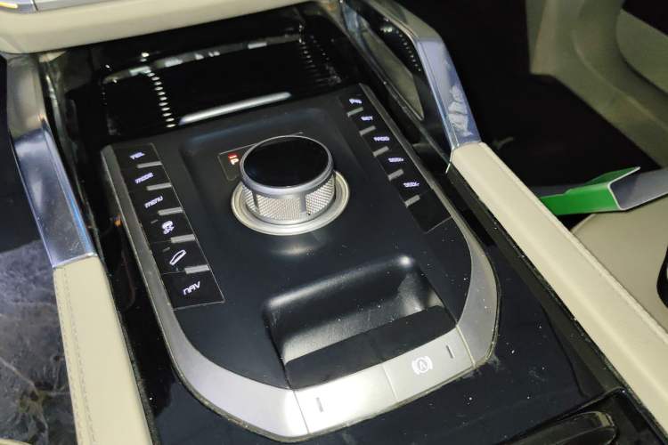 Used Zotye T700 2017 1.8T Dual-Clutch Prestige Model