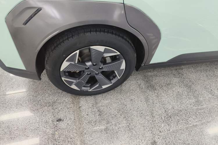 Used AION Y 2022 70 Intelligent Edition Lithium Iron Phosphate Right Rear Wheel Hub