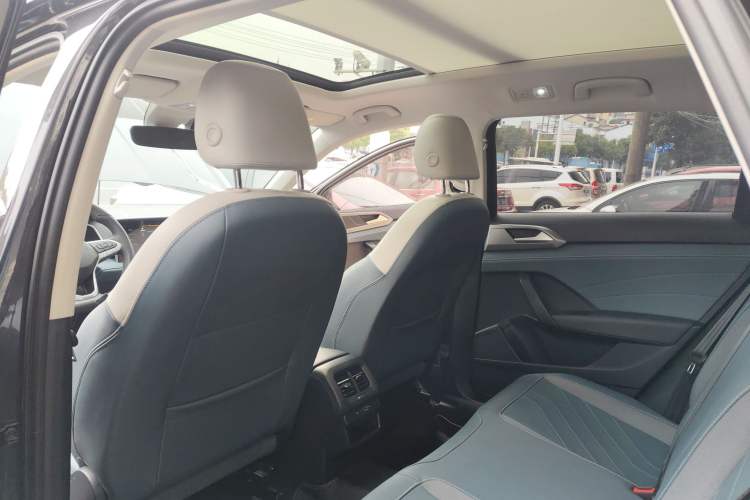 Used Volkswagen Tharu 2024 300TSI Two-Wheel-Drive Moonlight Edition