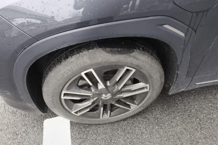 Used Nio EC6 2020 605 km Sport Edition Left Front Wheel Hub