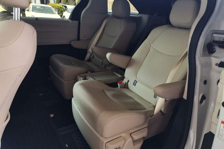 Used Toyota Granvia 2023 2.5L Hybrid Prestige PLUS Edition
