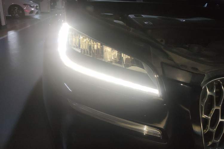 Used Lincoln Corsair 2021 2.0T Two-Wheel Drive Deluxe Edition Right Front Headlight