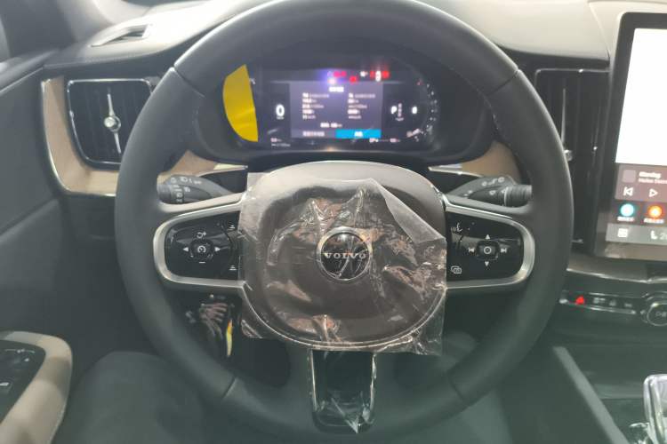 Used Volvo XC60 2026 B5 4x4 Smart Luxury Edition