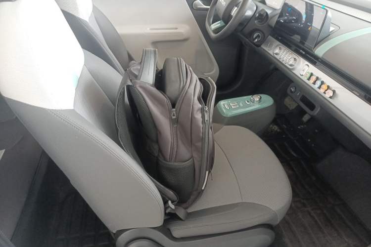 Used CHANGAN NEVO Lumin 2022 155 km – Refreshingly Sweet Edition Right Front Seat