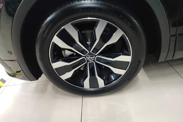 Used Volkswagen Tiguan L 2024 Outstanding Model 330TSI Automatic Two-Wheel Drive R-Line Dragon Glory Edition Exterior 4